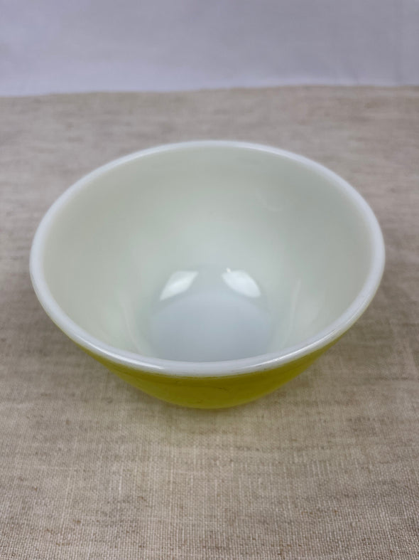 Yellow PYREX 401 17 1950's 1.5pt Bowl. Well loved  - marks on exterior of bowl 