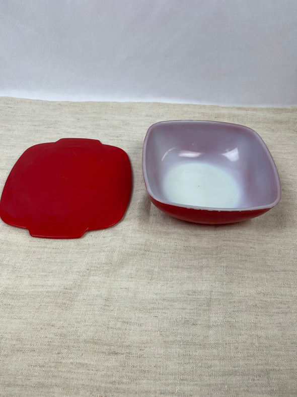 Pyrex Vintage Red 515-B-015 Square Hostess Casserole Bowl with Lid 1.5 Quart